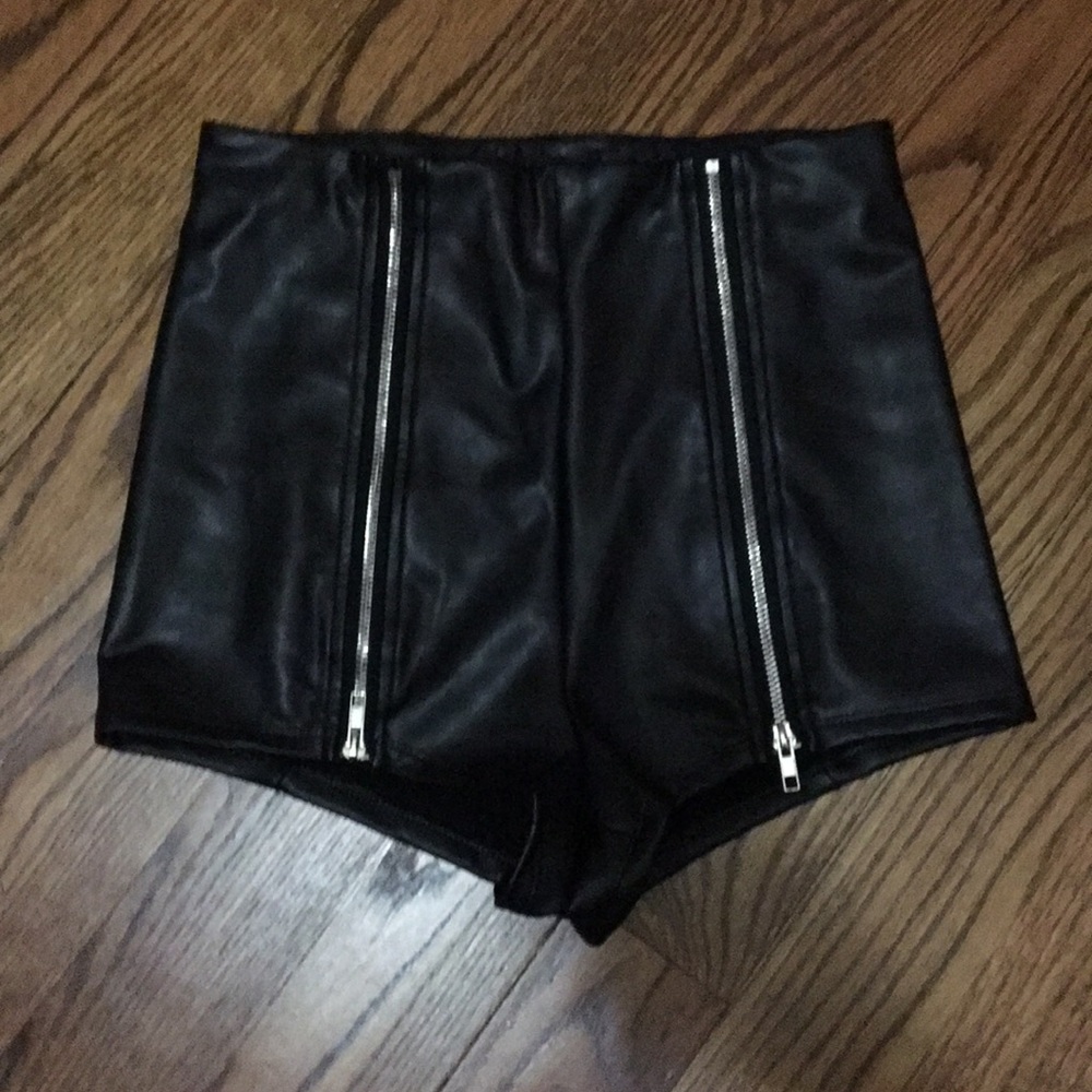 Black Faux Leather Zipper Hot Pants